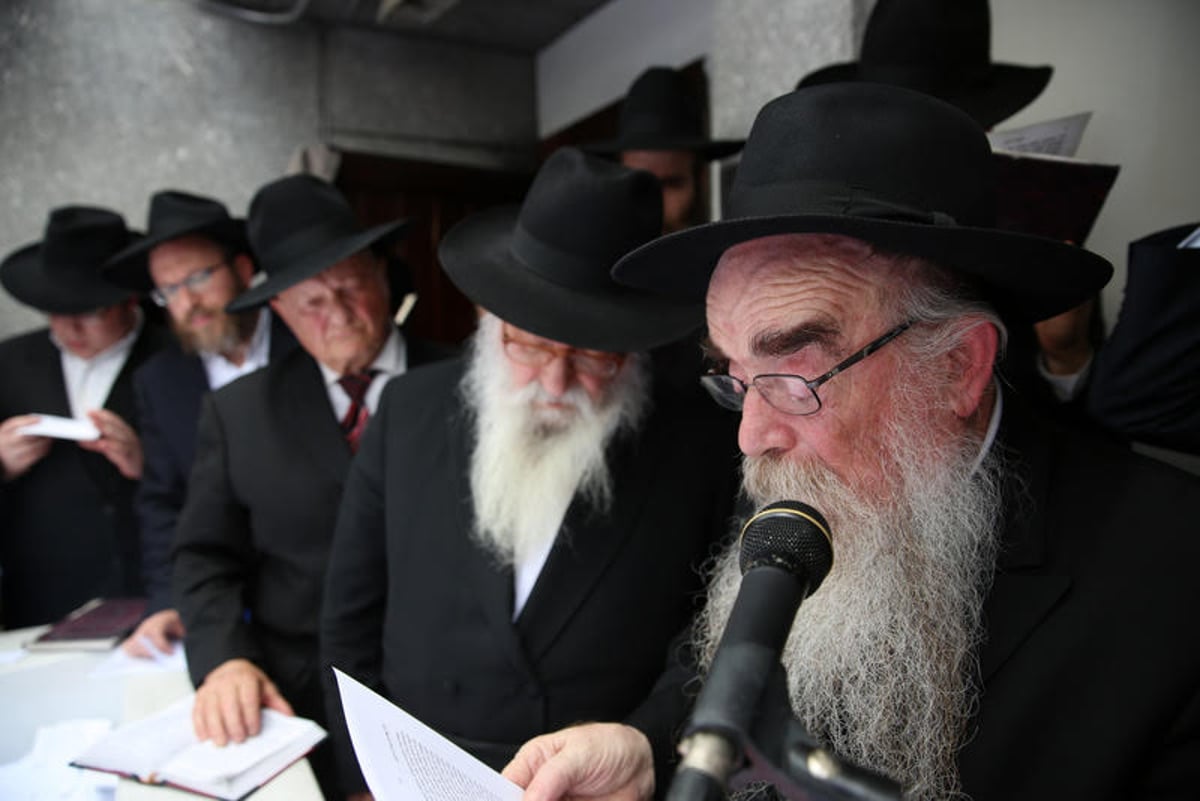 גלריה: קוראים "פדיון נפש" באהל של הרבי מליובאוויטש