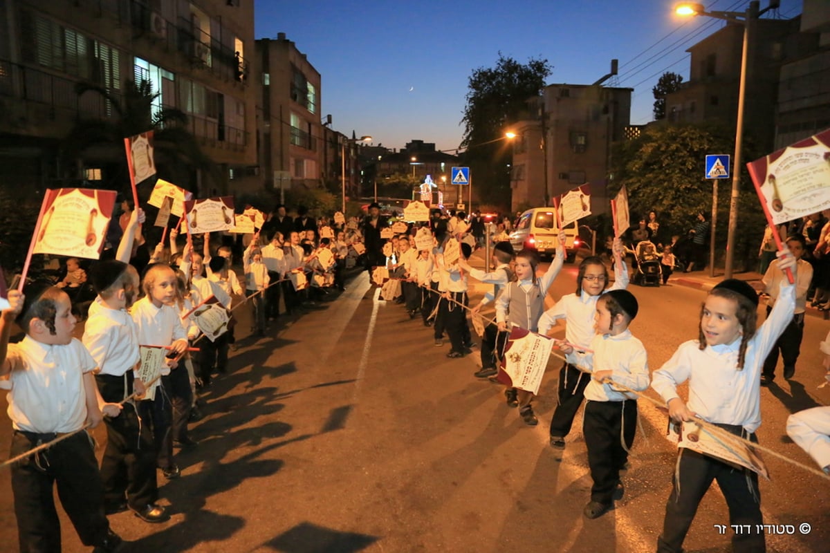 הכנסת ס"ת לישיבת סאטמר בבני ברק • גלריה