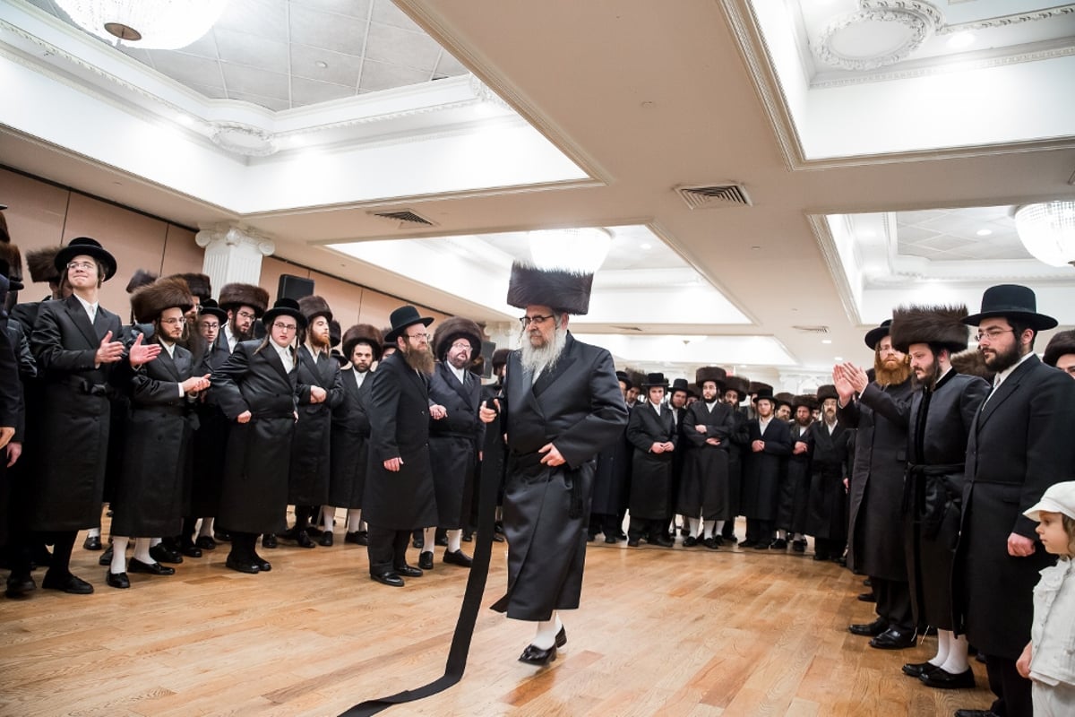 האדמו"רים מסאטמר בחתונה אחת • גלריה