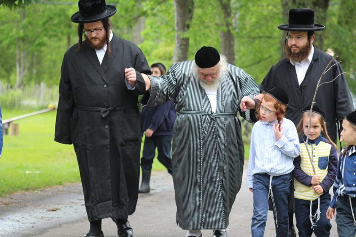 תיעוד: גאב"ד קארלסבורג לומד בנופש בהרים