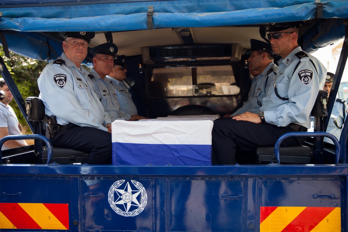 תיעוד: תת ניצב אפרים ברכה ז"ל הובא למנוחות