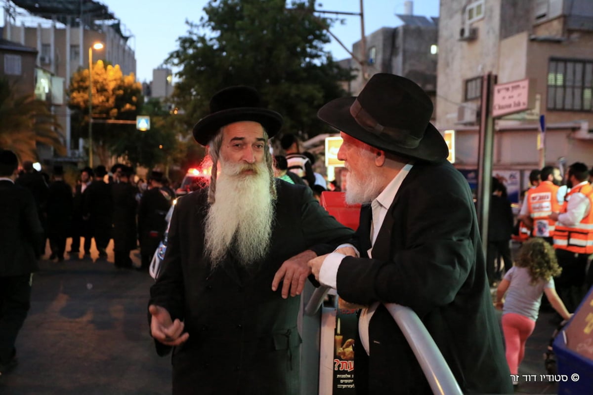 תיעוד: הלווית הרבי מסערט-ויז'ניץ בבני ברק