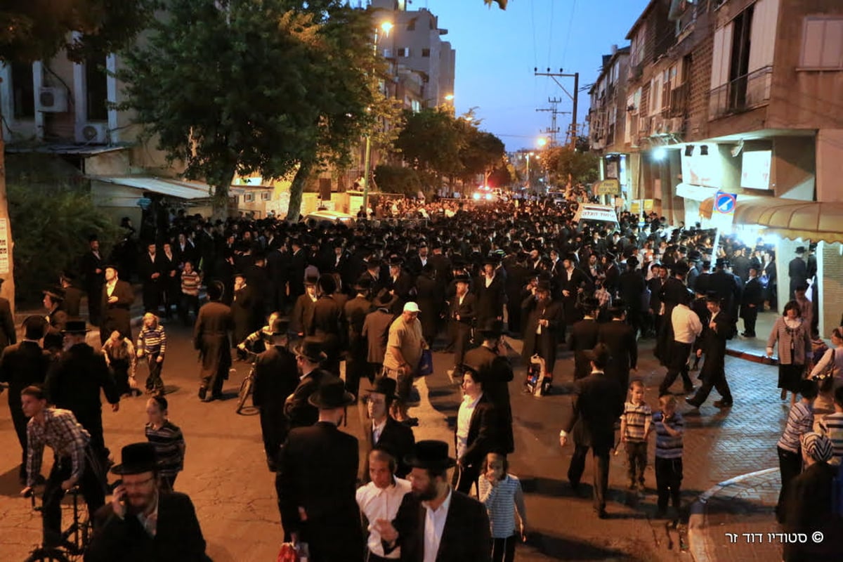 תיעוד: הלווית הרבי מסערט-ויז'ניץ בבני ברק