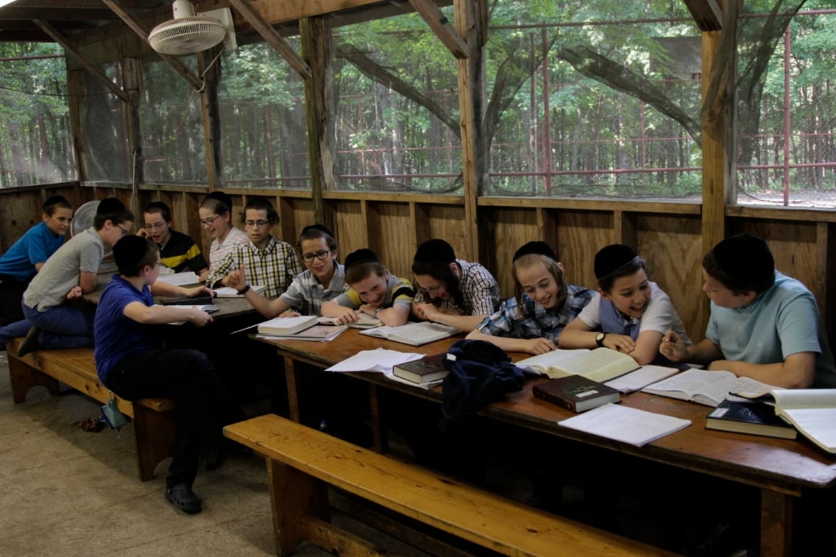 יוצאים להרים וממשיכים ללמוד: תיעוד ענק מהנופש החרדי-אמריקאי