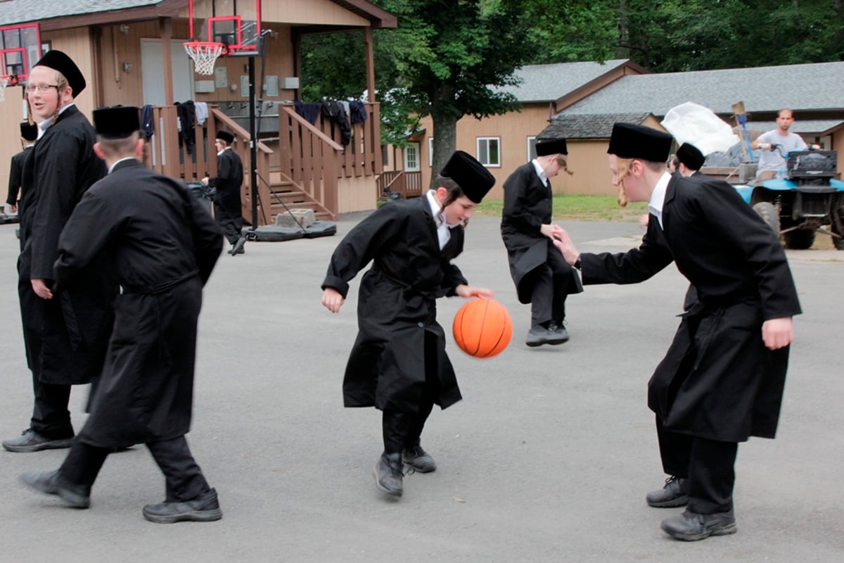 יוצאים להרים וממשיכים ללמוד: תיעוד ענק מהנופש החרדי-אמריקאי