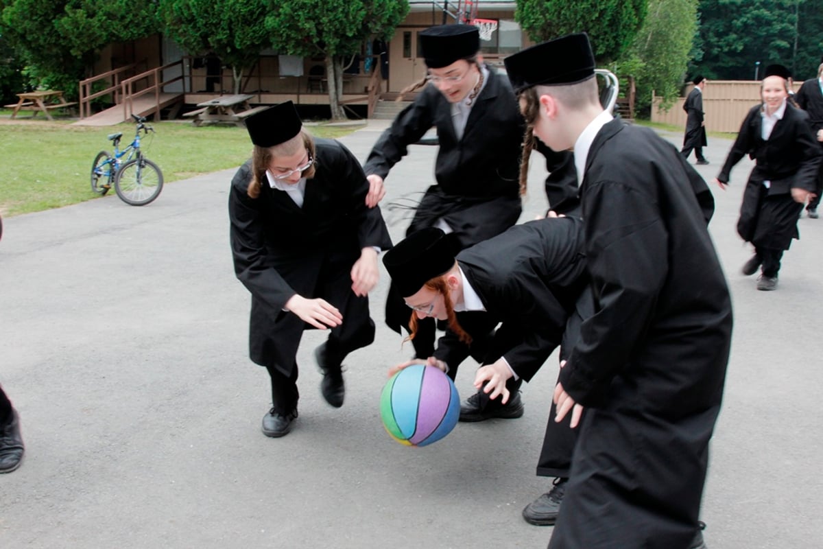 יוצאים להרים וממשיכים ללמוד: תיעוד ענק מהנופש החרדי-אמריקאי