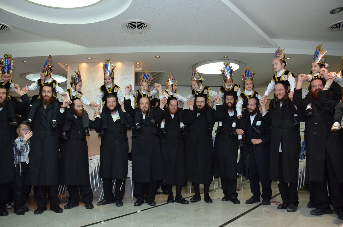 בת"ת צאנז בחיפה חגגו "חומש סעודה" • תמונות