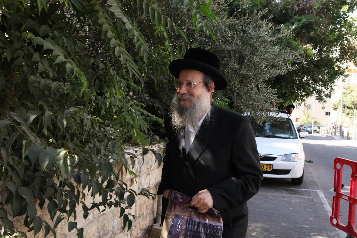 האדמו"רים החליטו: תמיכה גורפת באייכלר בקרב מול "דגל"