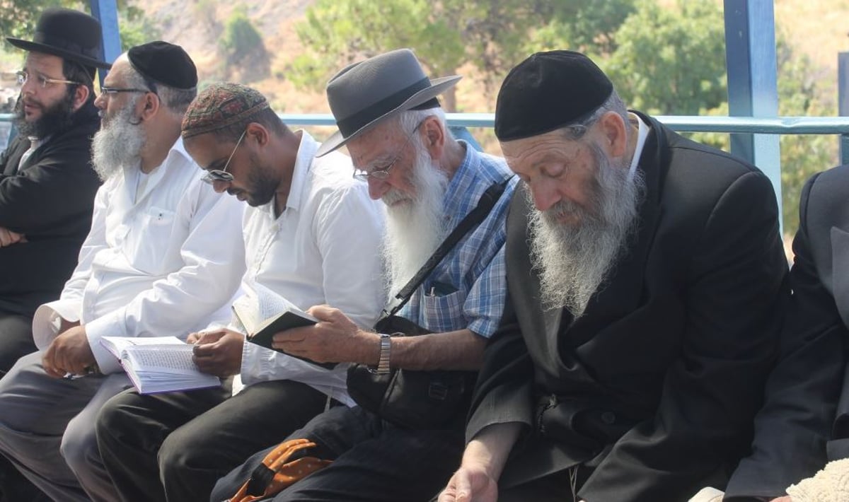 תיעוד: הראשל"צ הגר"ש עמאר במירון ובקבר האר"י