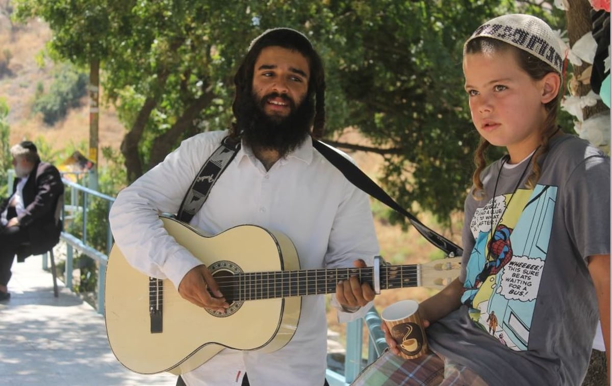 תיעוד: הראשל"צ הגר"ש עמאר במירון ובקבר האר"י