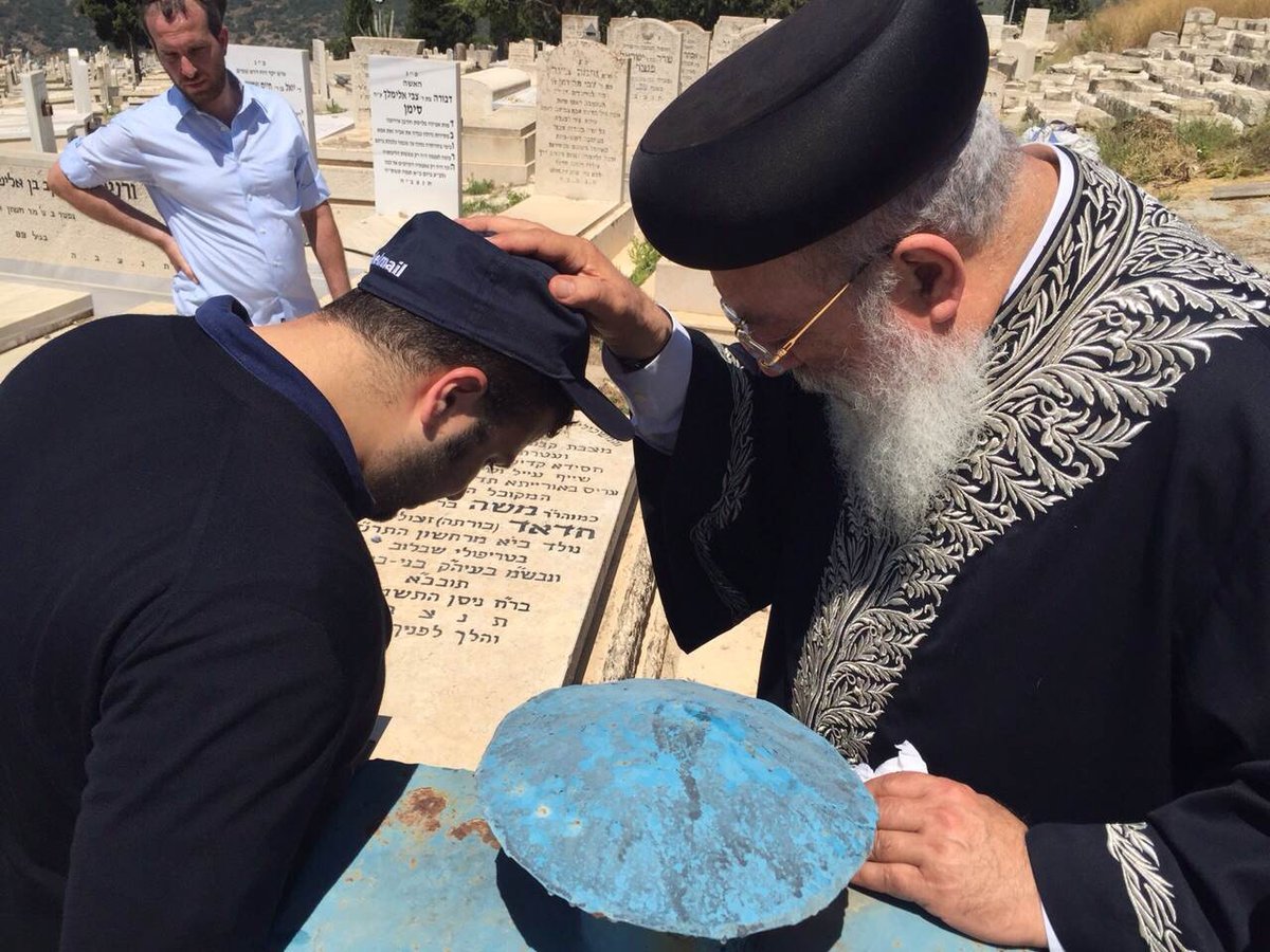 תיעוד: הראשל"צ הגר"ש עמאר במירון ובקבר האר"י