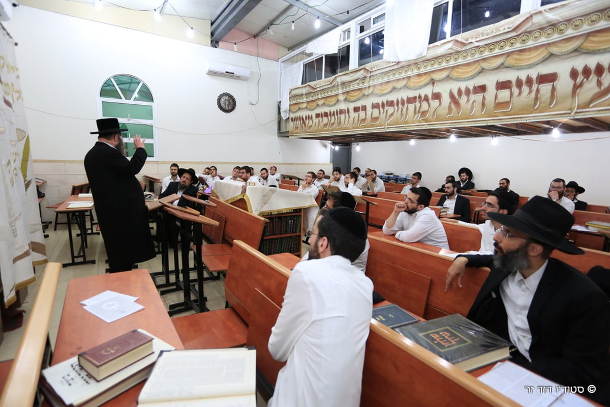 הגרמ"ש קליין בשיחת חיזוק לבין המצרים. צפו