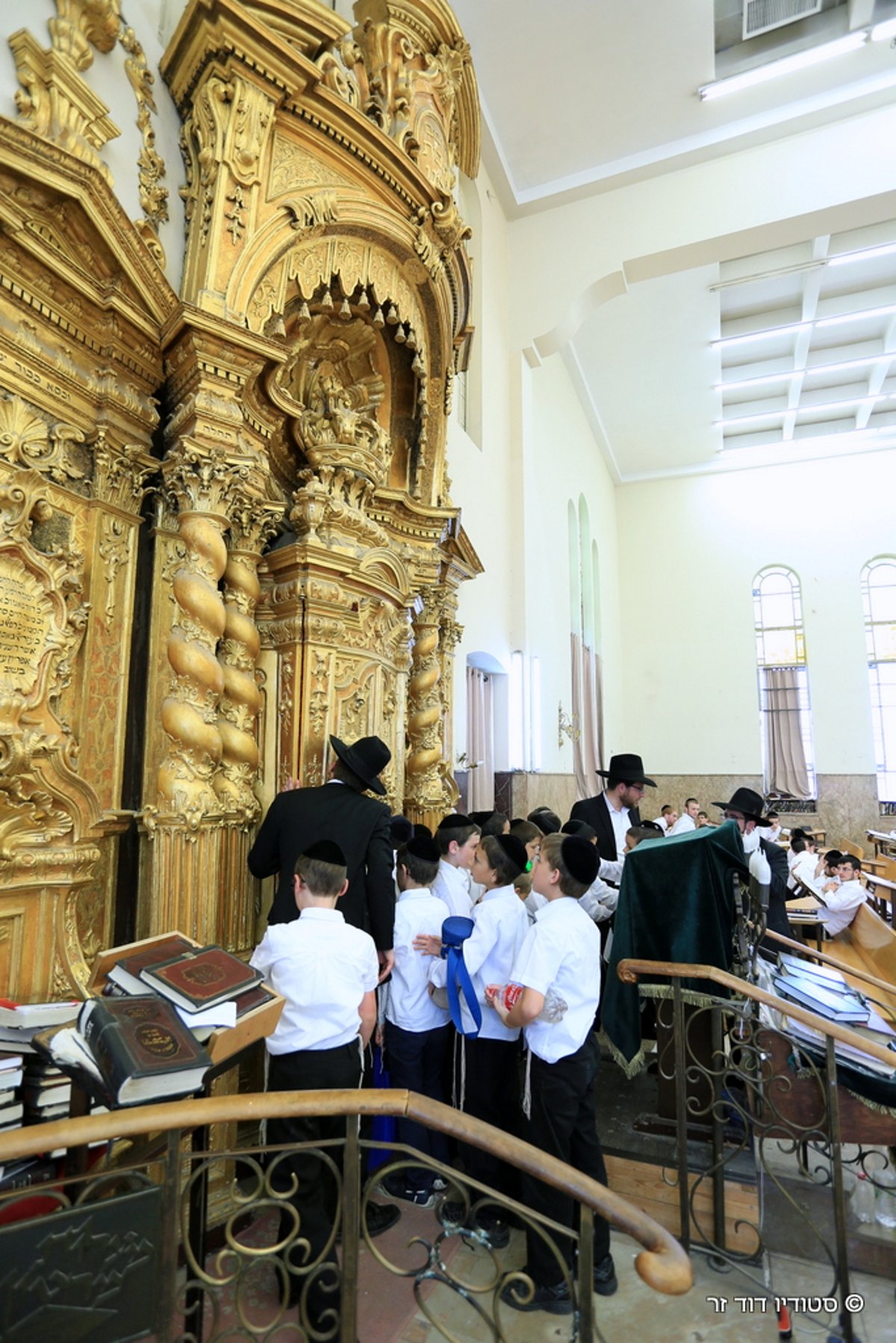 תלמידי החיידר הירושלמי ביקרו בפוניבז'. צפו