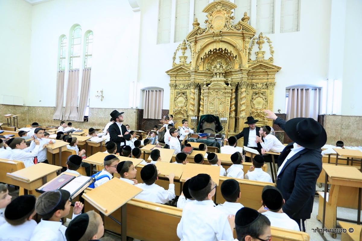 תלמידי החיידר הירושלמי ביקרו בפוניבז'. צפו