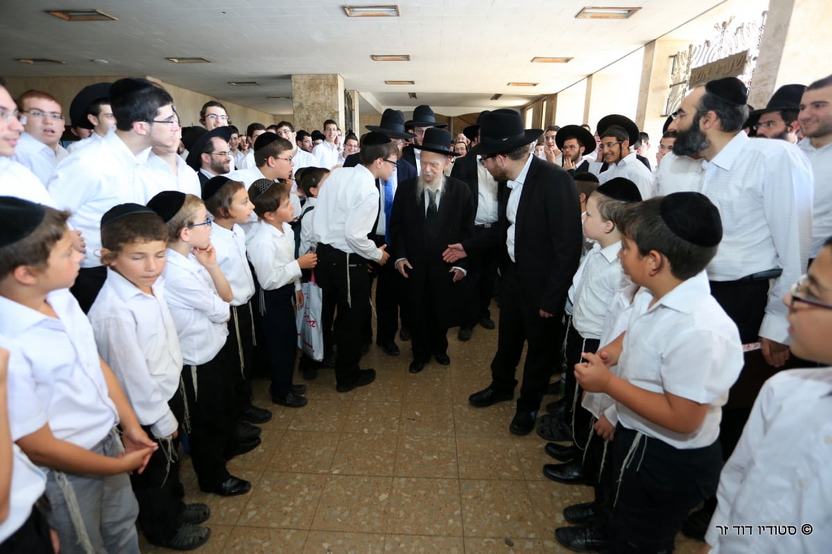 תלמידי החיידר הירושלמי ביקרו בפוניבז'. צפו