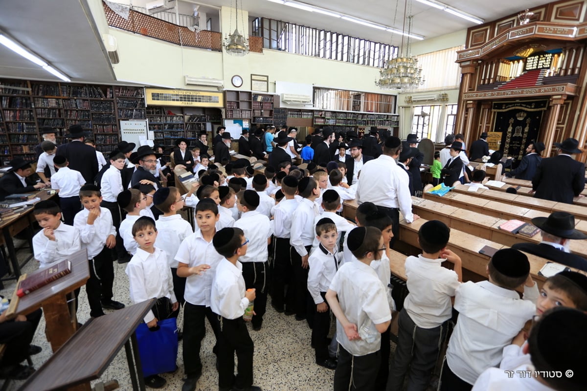 תלמידי החיידר הירושלמי ביקרו בפוניבז'. צפו