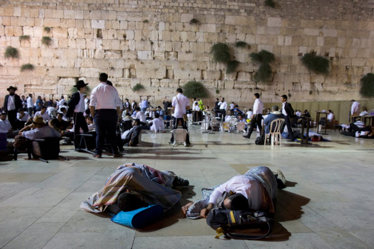 אבל ירושלמי: כך מתאבלים במאה שערים ובכותל המערבי