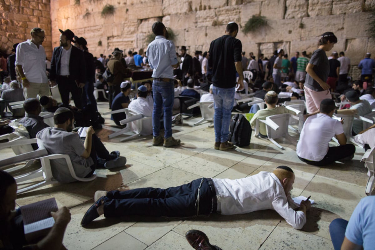 אבל ירושלמי: כך מתאבלים במאה שערים ובכותל המערבי