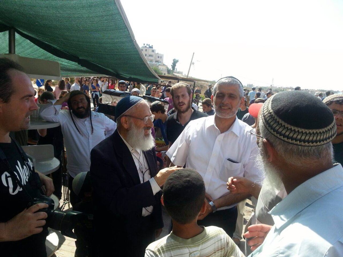 אלי ישי ביקר בבית אל: "לא הורסים בתים - רק של מחבלים"