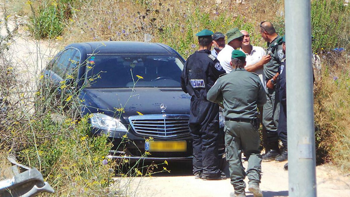 המתנחלים מתעמתים עם השוטרים, בתי המריבה נהרסים