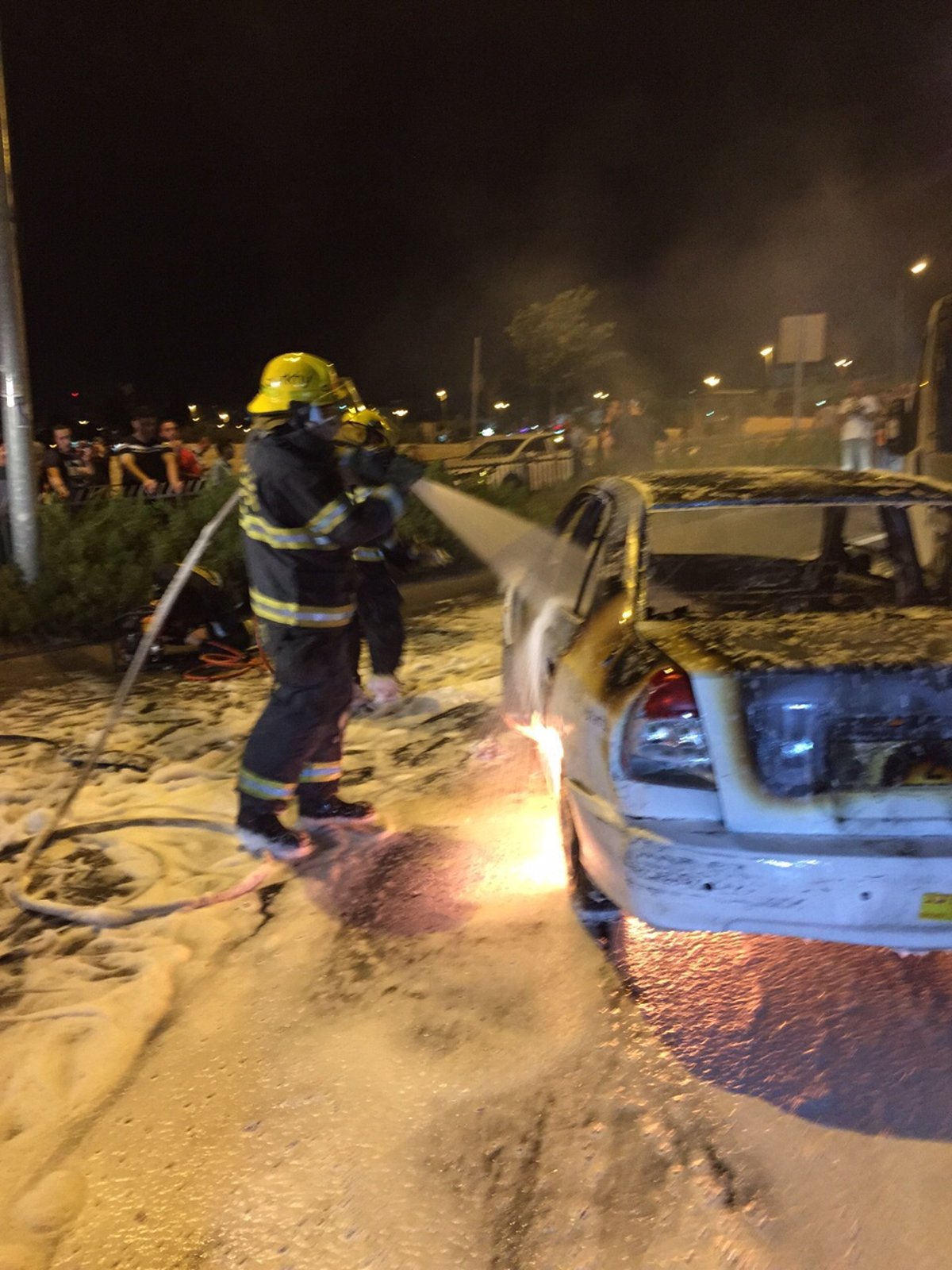 בקבוק תבערה בבית חנינא: אישה ומתנדב נפצעו בינוני-קל