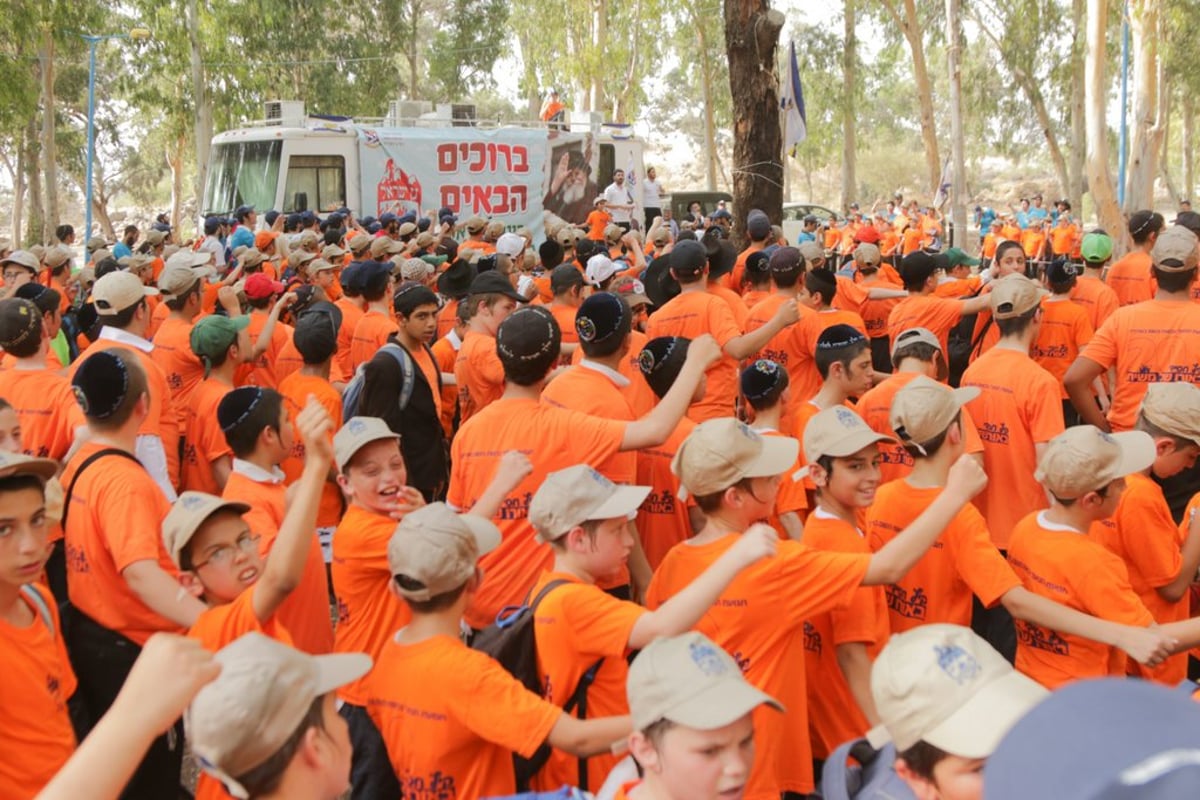 2,500 ילדי הקעמפים של חב"ד התאספו ליום כיף • גלריה