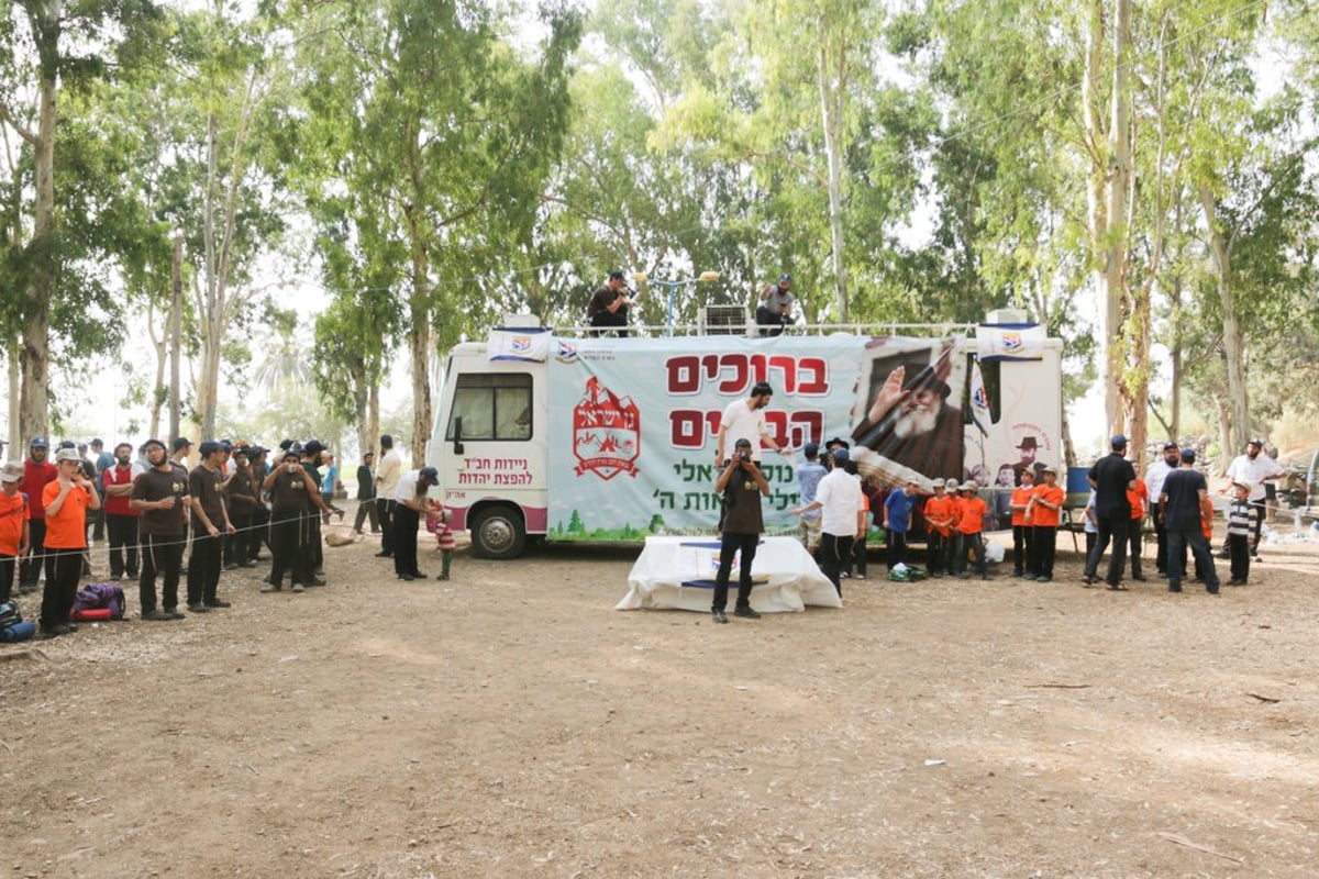 2,500 ילדי הקעמפים של חב"ד התאספו ליום כיף • גלריה