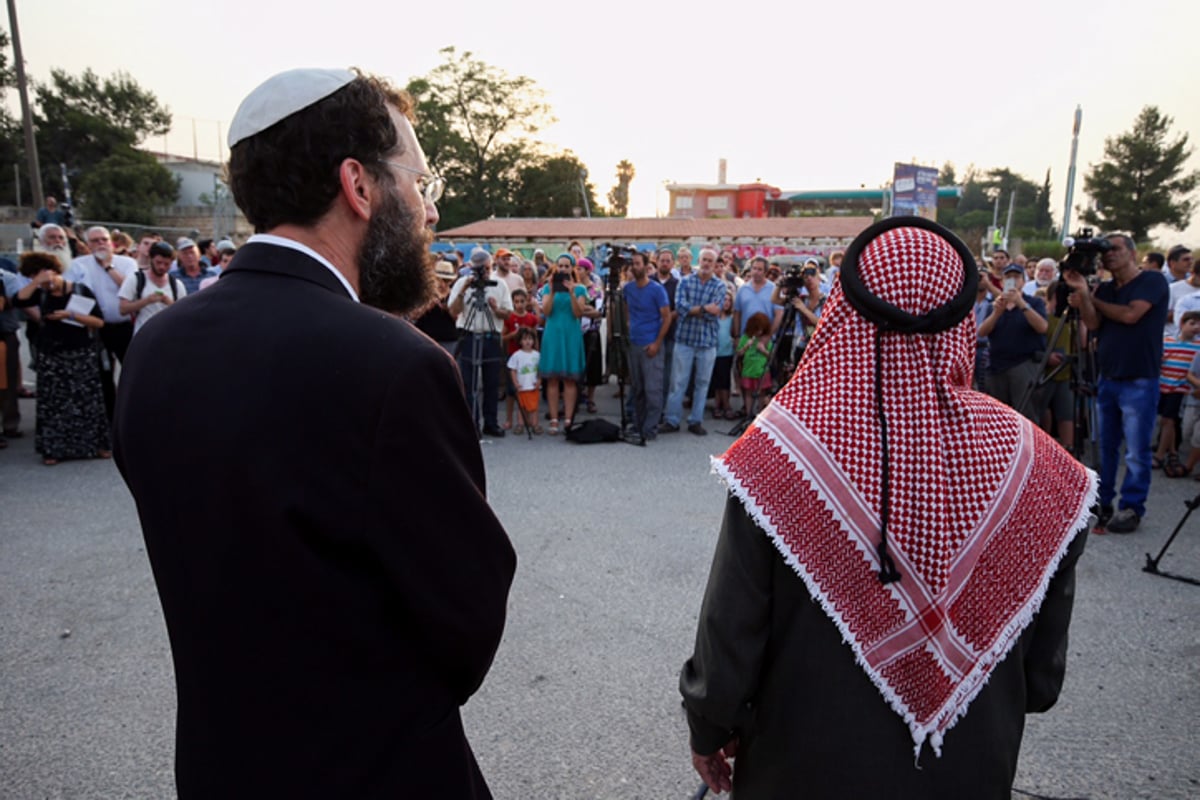 יהודים ומוסלמים התפללו יחד בגוש עציון. צפו בתיעוד