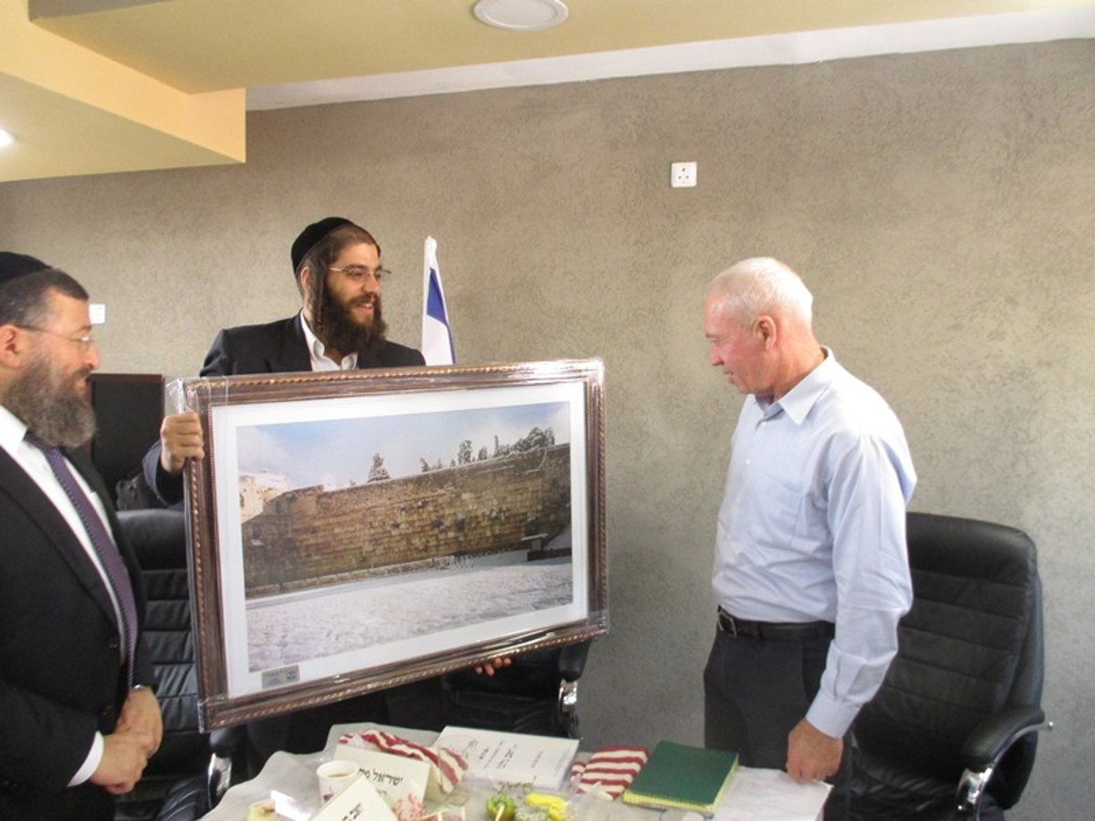 השר יואב גלנט סייר באלעד: "דלתי פתוחה עבורכם"