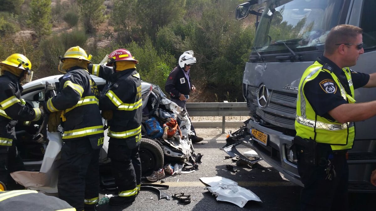 תאונה בכביש 1 בין משאית לרכב פרטי: הרוג ושלושה פצועים