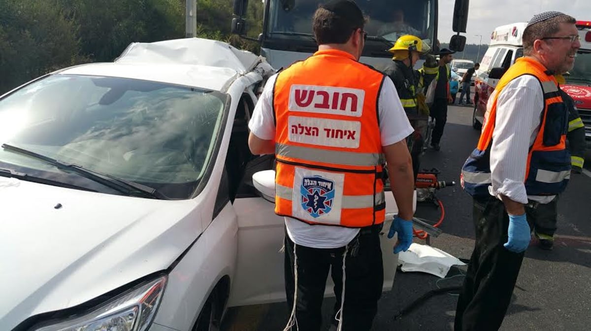 תאונה בכביש 1 בין משאית לרכב פרטי: הרוג ושלושה פצועים