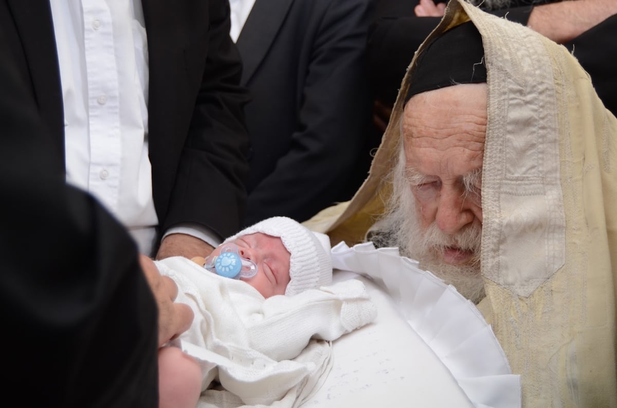 הגר"ח קנייבסקי שימש סנדק בברית בבית החולים