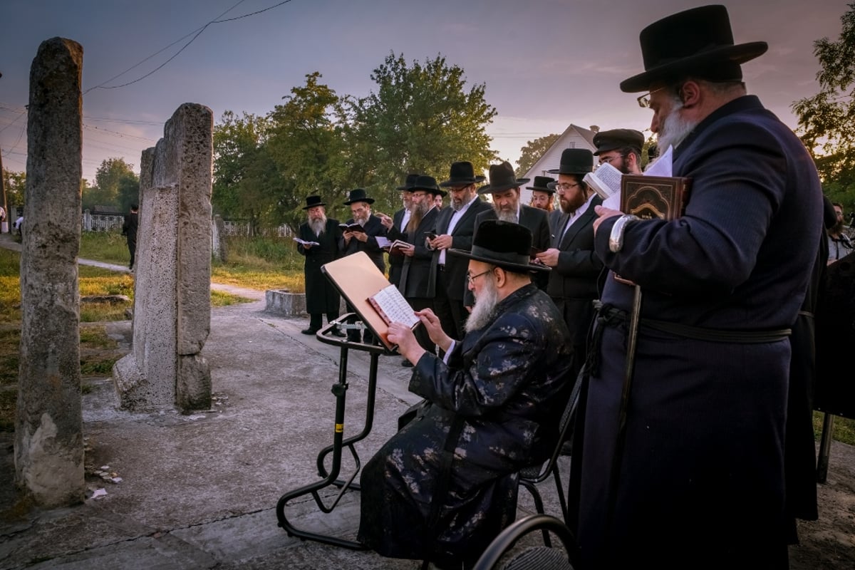 צפו בוידאו: מונה ו"נרננה" שרים לנגידי חסידות ספינקא