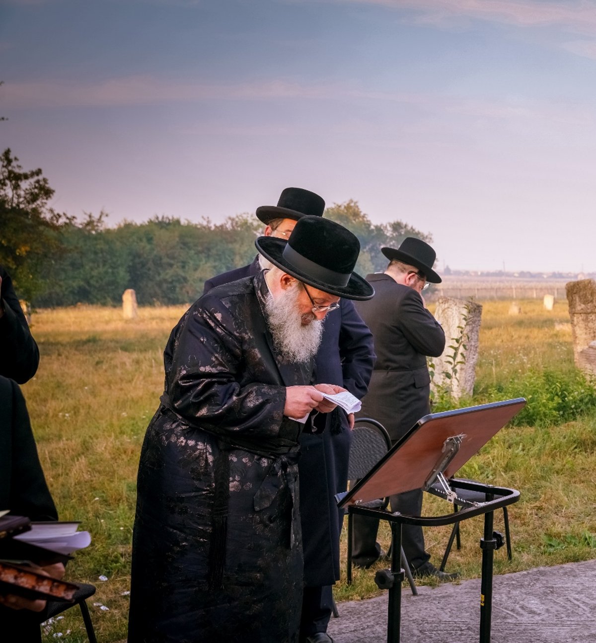 צפו בוידאו: מונה ו"נרננה" שרים לנגידי חסידות ספינקא