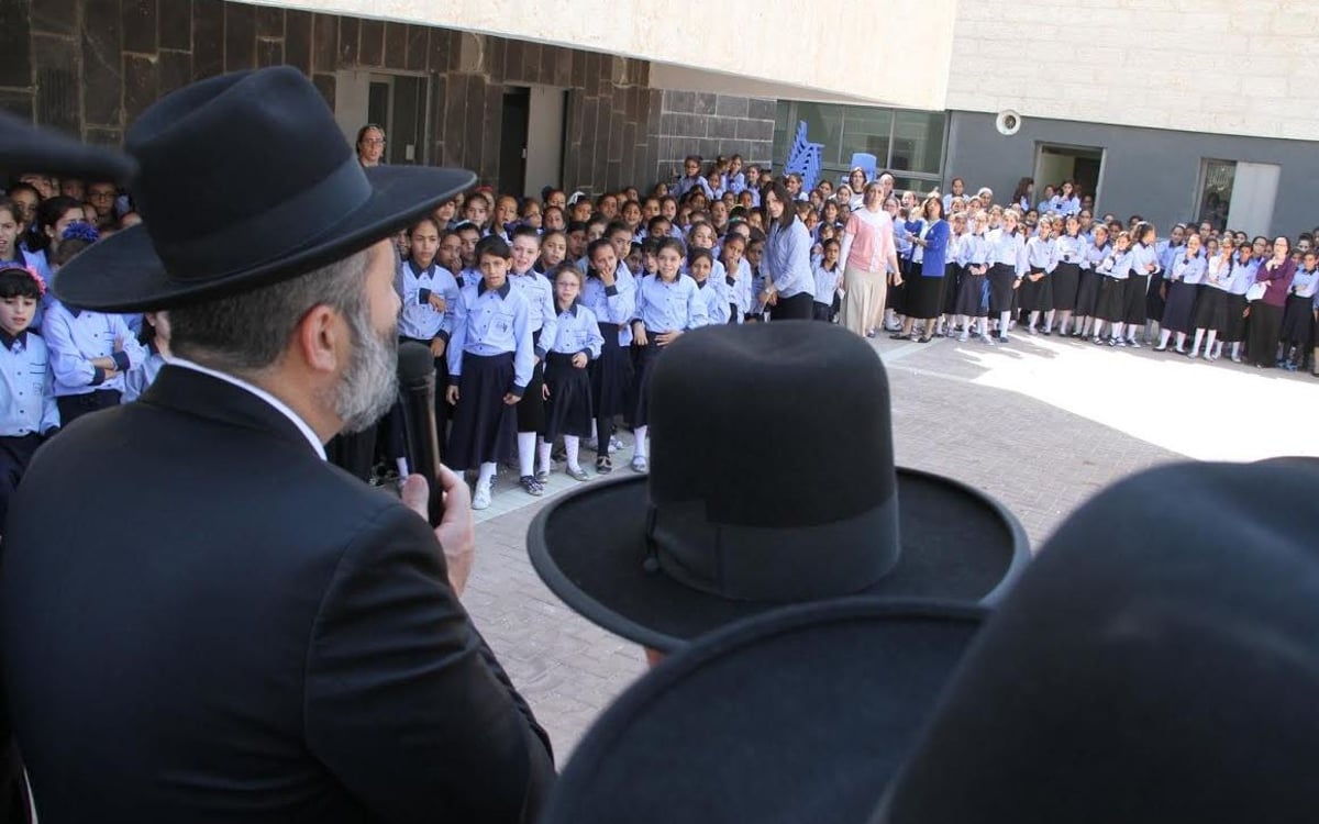 אריה דרעי בסיור באלעד, היום