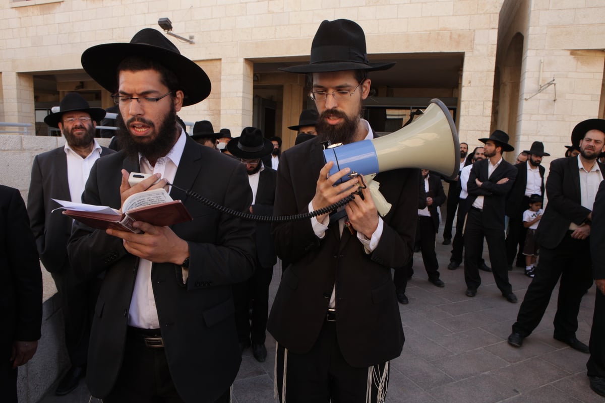 מאות תלמידות חרדיות הפגינו נגד ניר ברקת: "די לקיפוח"