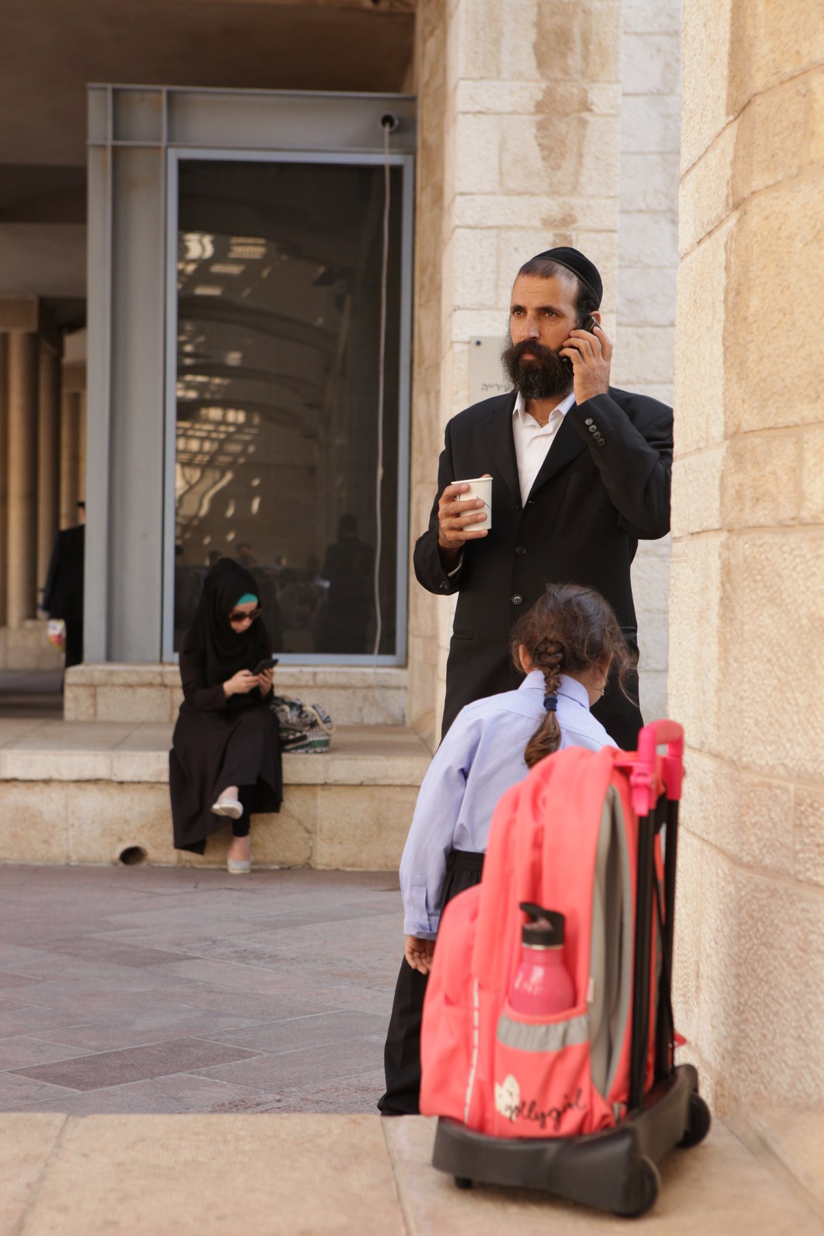 מאות תלמידות חרדיות הפגינו נגד ניר ברקת: "די לקיפוח"