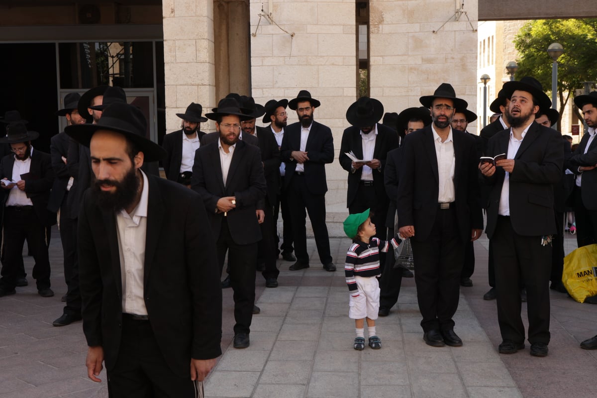 מאות תלמידות חרדיות הפגינו נגד ניר ברקת: "די לקיפוח"