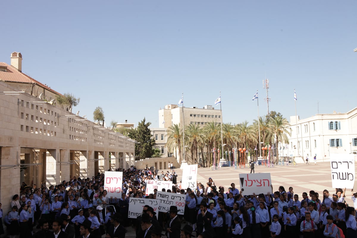 מאות תלמידות חרדיות הפגינו נגד ניר ברקת: "די לקיפוח"