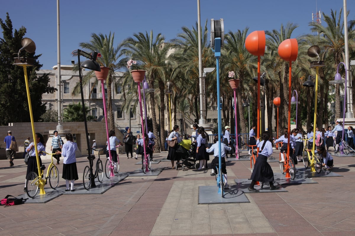 מאות תלמידות חרדיות הפגינו נגד ניר ברקת: "די לקיפוח"