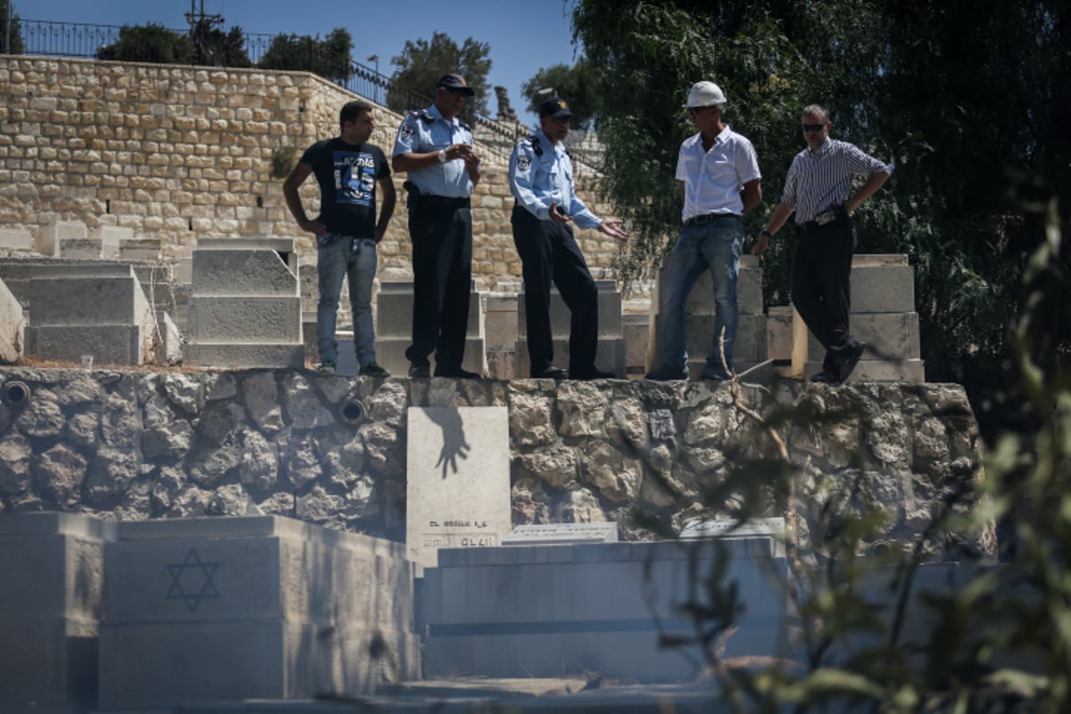 חשד להצתה: שריפה פרצה בהר הזיתים