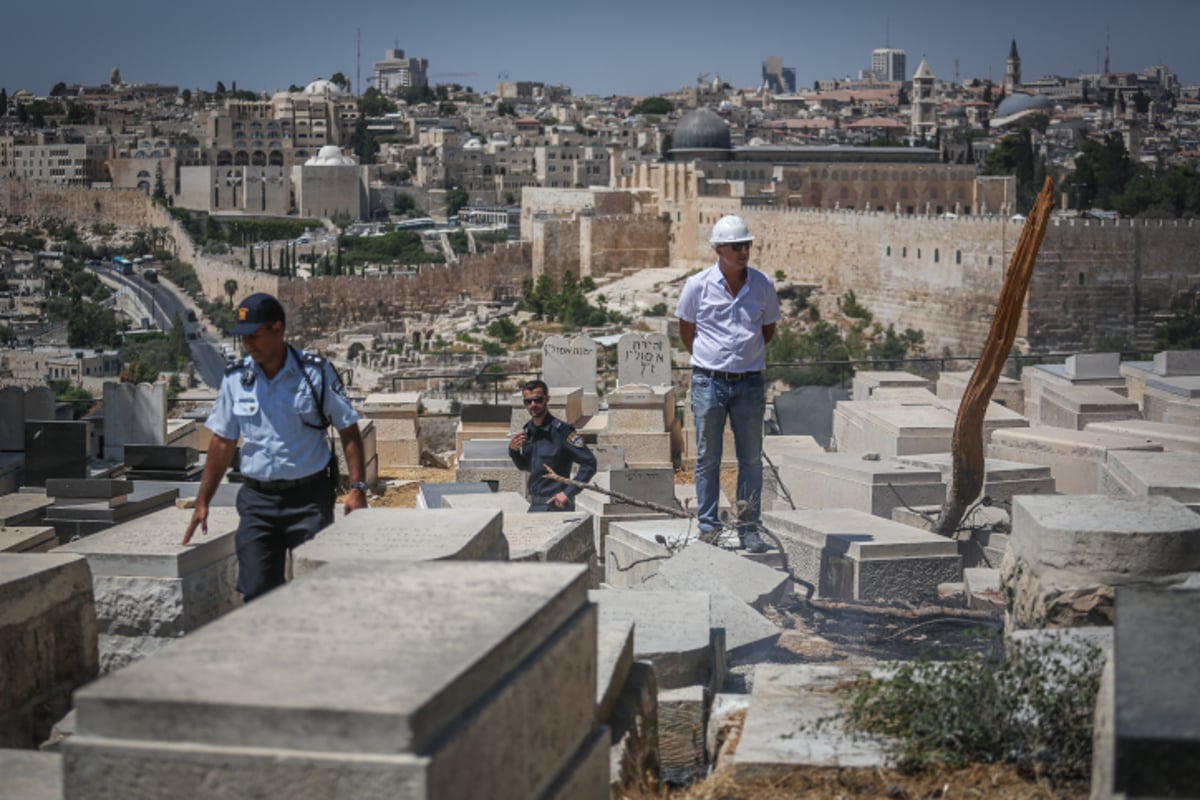 חשד להצתה: שריפה פרצה בהר הזיתים