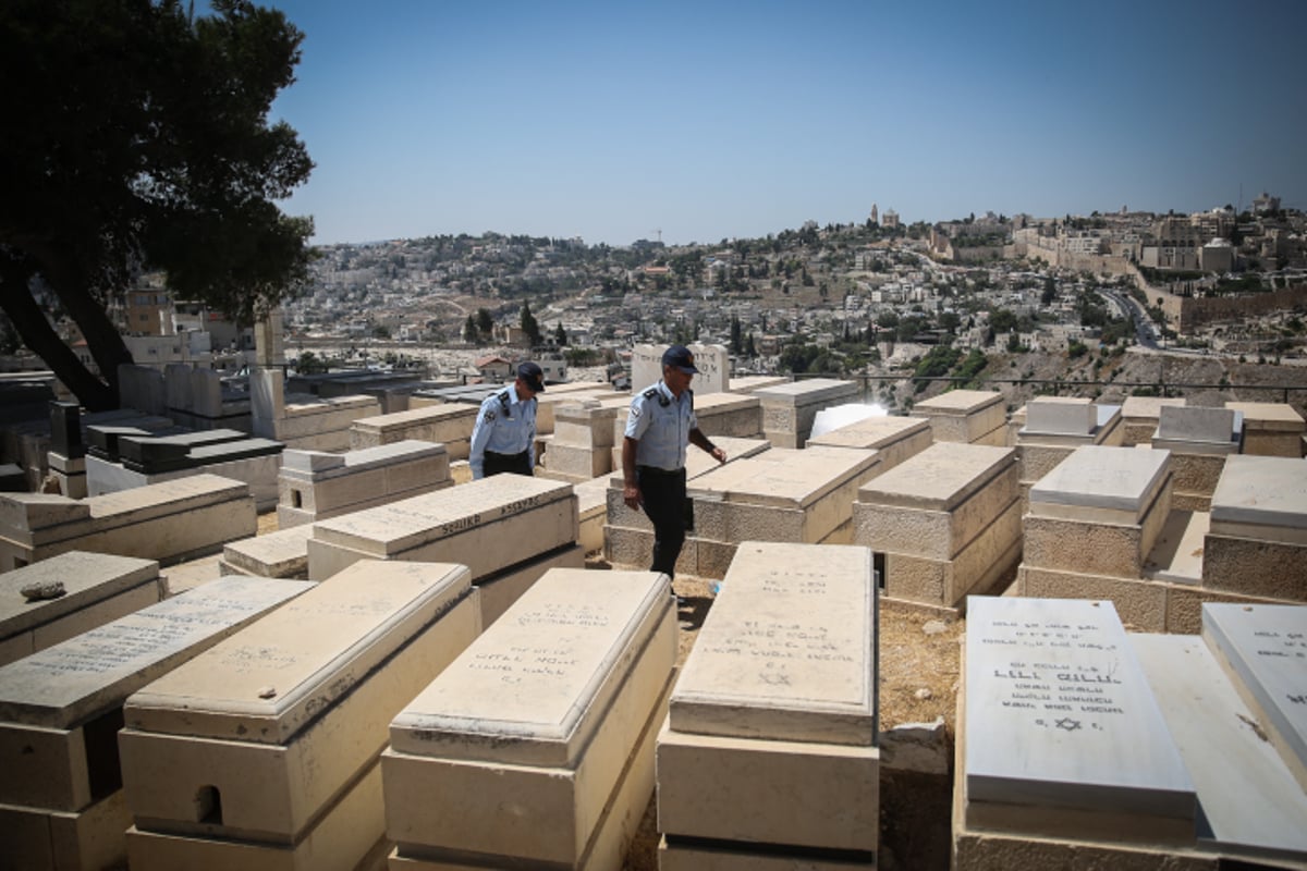 חשד להצתה: שריפה פרצה בהר הזיתים