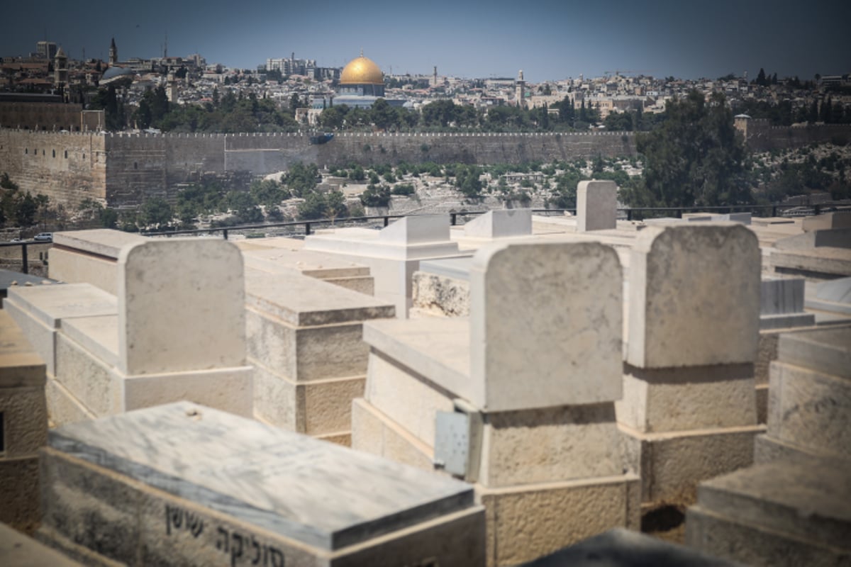 חשד להצתה: שריפה פרצה בהר הזיתים