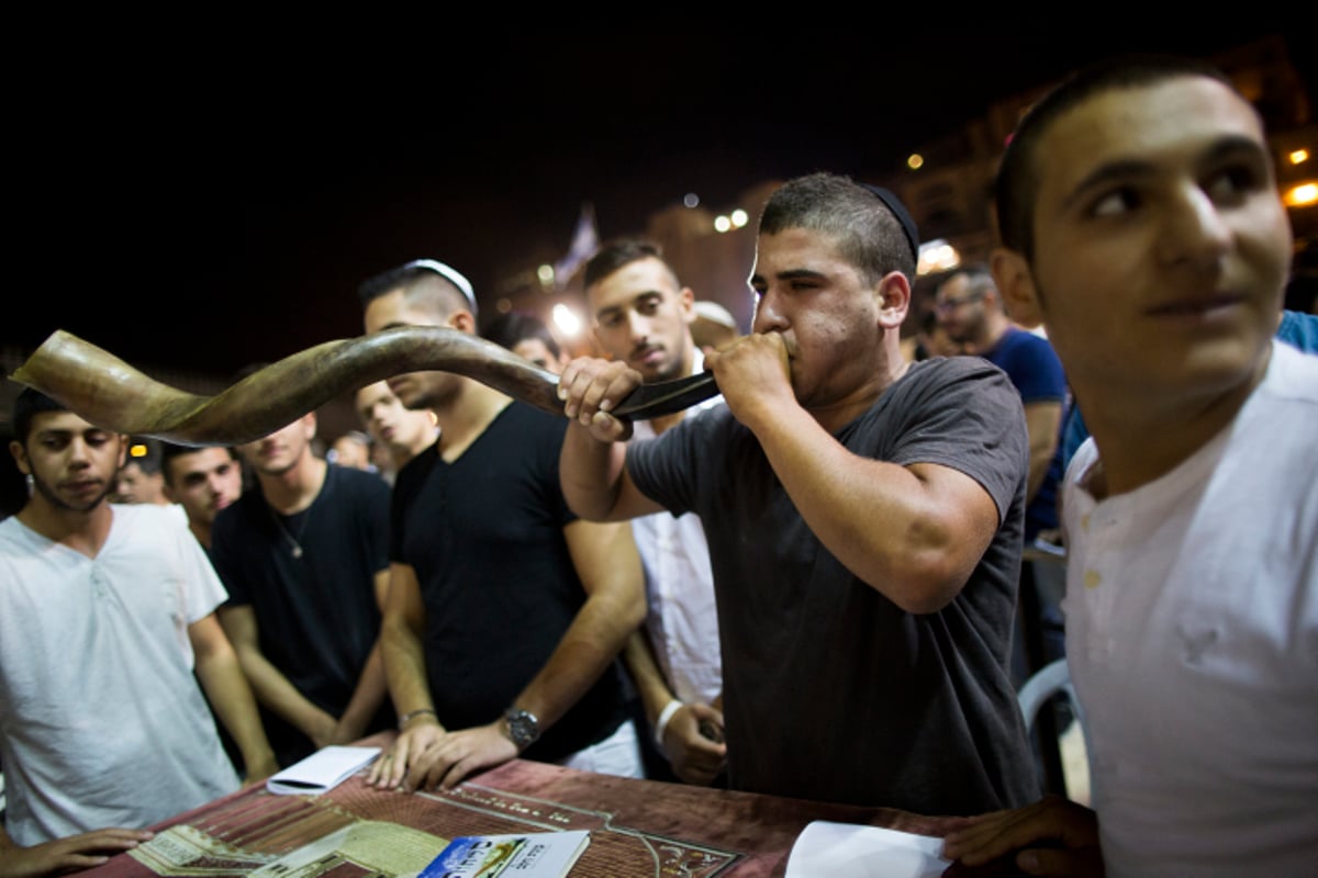 גלריה: הסליחות הראשונות בכותל המערבי