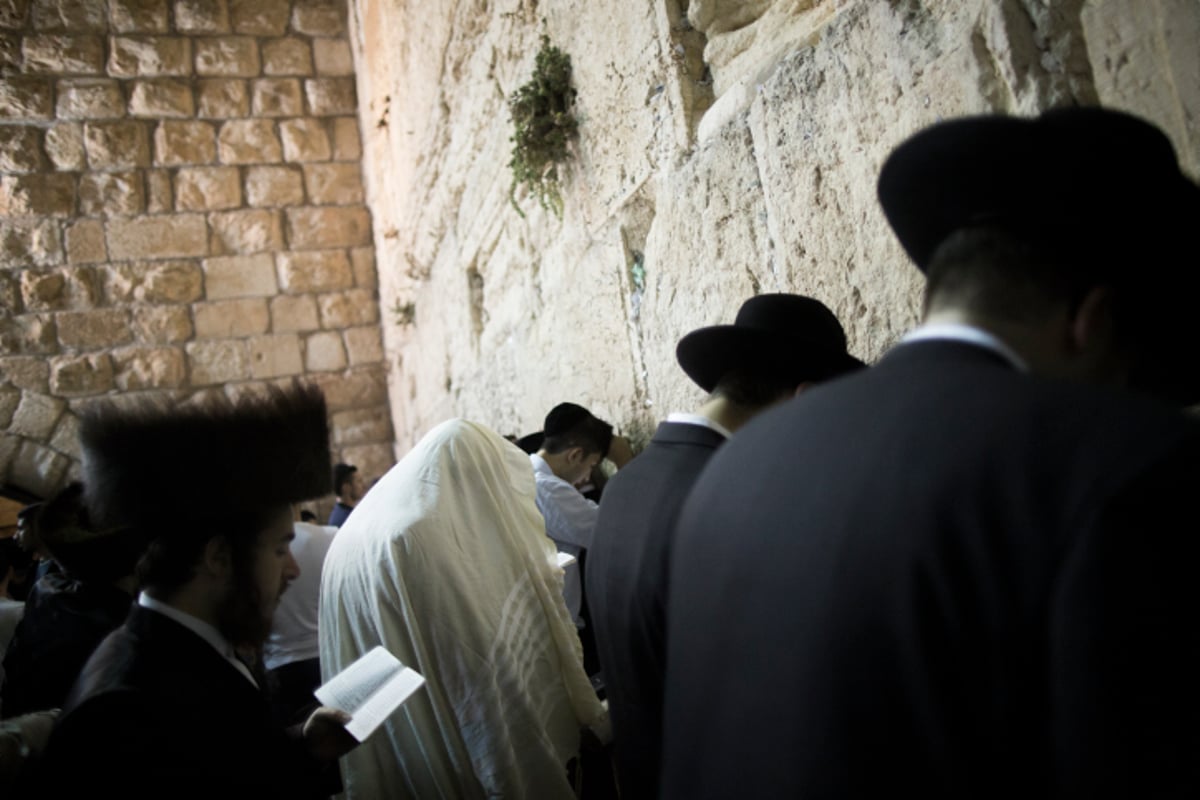 גלריה: הסליחות הראשונות בכותל המערבי