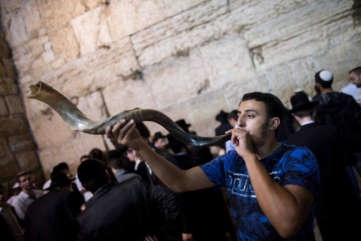 גלריה: הסליחות הראשונות בכותל המערבי