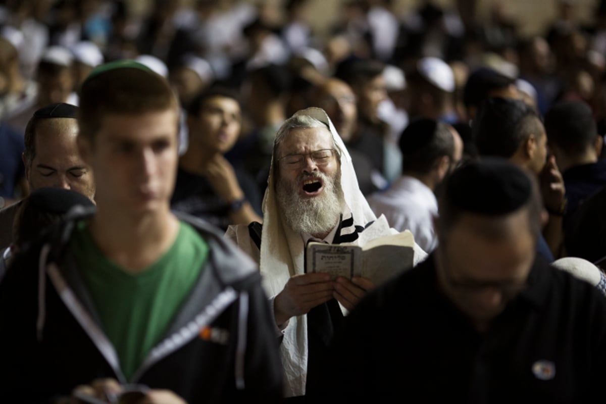 גלריה: הסליחות הראשונות בכותל המערבי