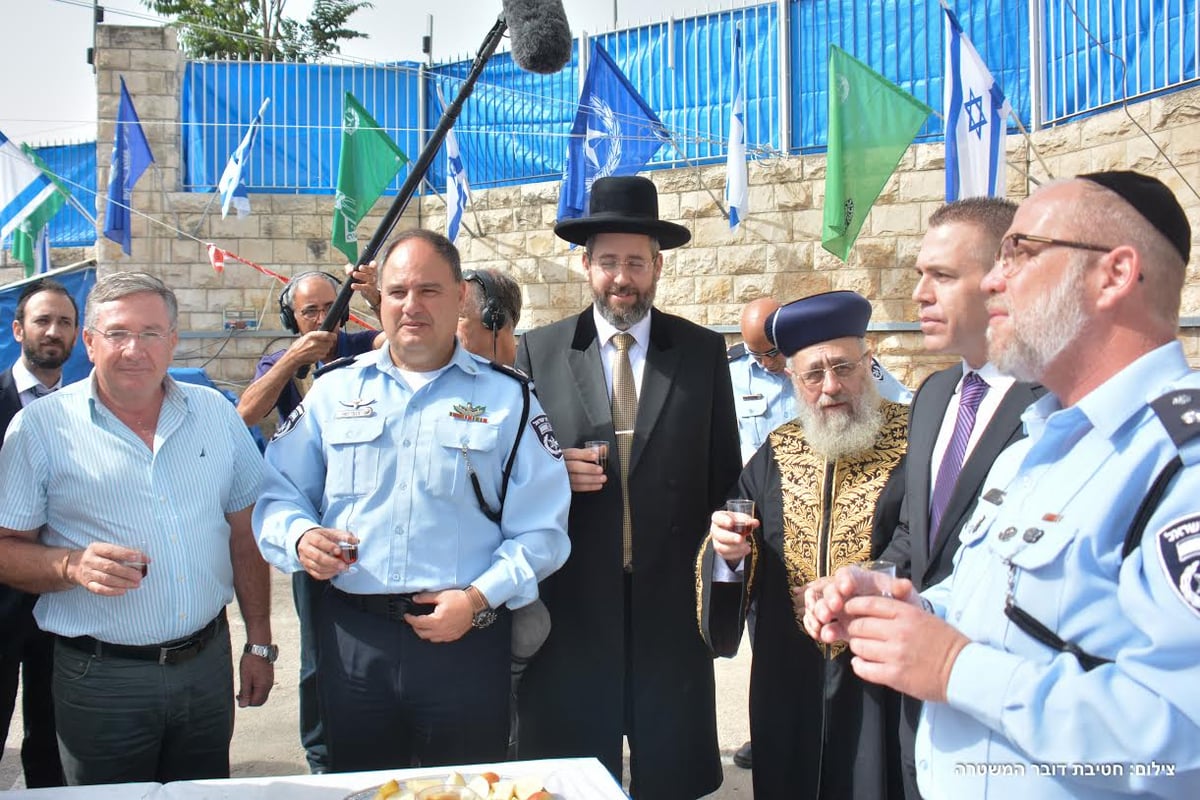 הרבנים הראשיים השתתפו בטקס הרמת כוסית במשטרה