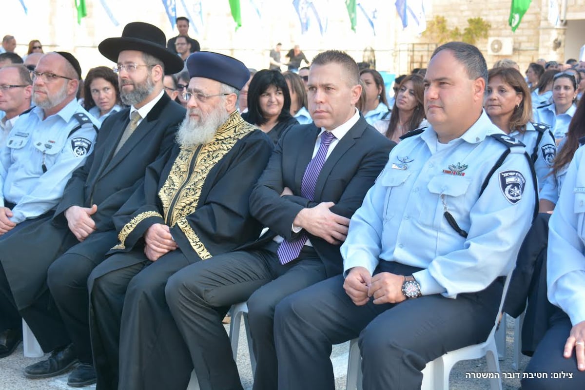 הרבנים הראשיים השתתפו בטקס הרמת כוסית במשטרה